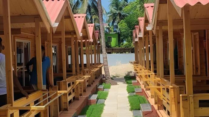 Selesta Sea By The Beach Morjim Exterior foto