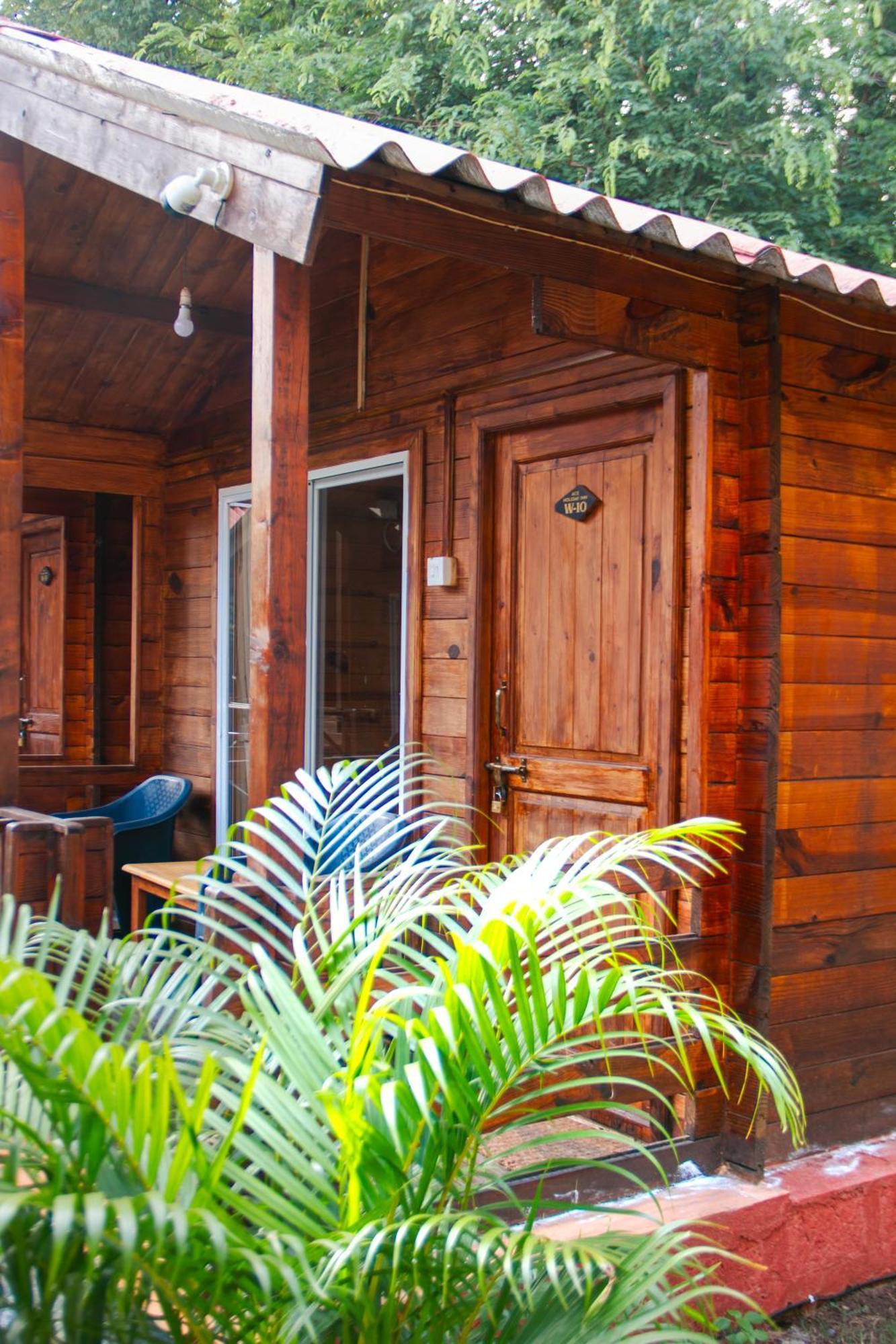 Selesta Sea By The Beach Morjim Exterior foto
